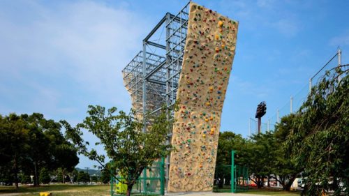 和歌山県のクライミング施設「紀三井寺公園 登はん場」